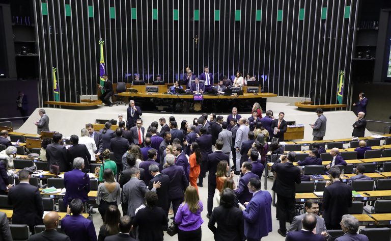 DEPUTADOS APROVAM NOVO ENSINO MÉDIO COM DIVERSOS RETROCESSOS